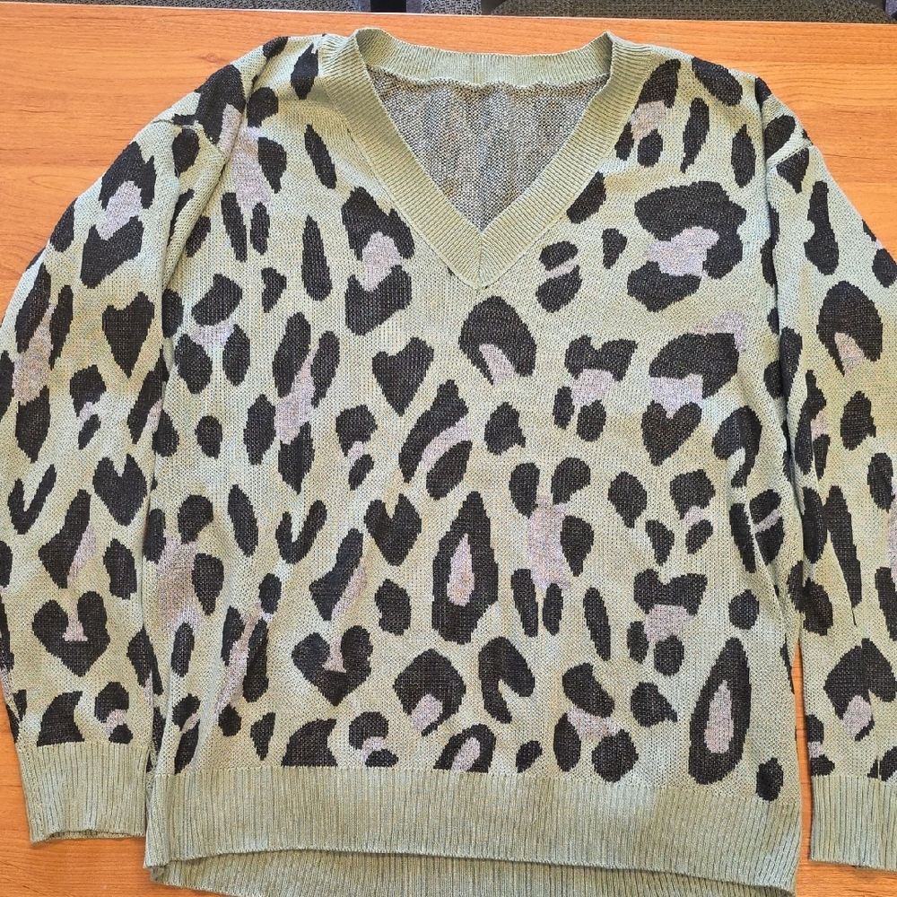 Leopard Print V-Neck Sweater - Green and Black And Grey